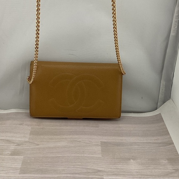 CHANEL Authentic Caviar Shoulder Bag with Gold Chain - Picture 1 of 8